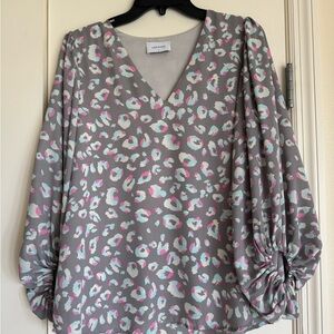 Adrienne Gray/white/mint/pink animal Print V-neck lined puff sleeve blouse small